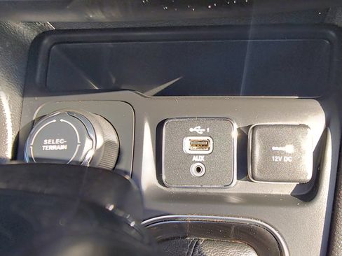 Used 2020 Jeep Cherokee Altitude Lux image 17