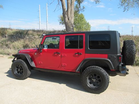 Used 2011 Jeep Wrangler Rubicon image 3
