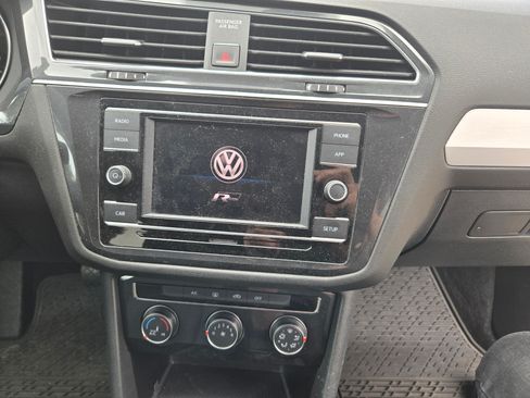 Used 2018 Volkswagen Tiguan S image 18