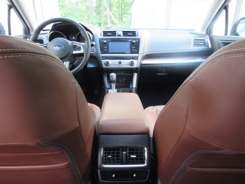 Used 2017 Subaru Outback 3.6R Touring AWD/4WD image 17