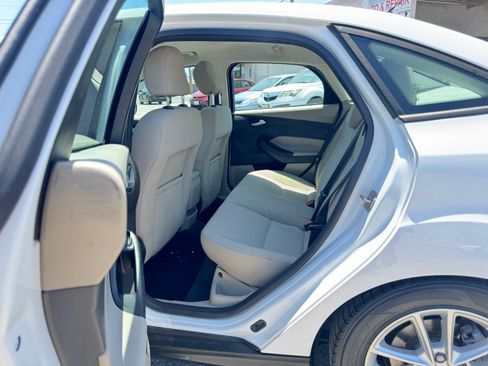 Used 2016 Ford Focus SE Sedan FWD image 21