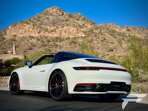 Used 2021 Porsche 911 Targa 4S image 15