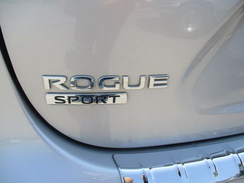 Used 2017 Nissan Rogue Sport S image 10