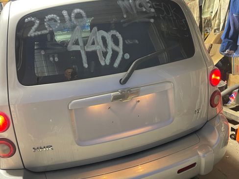 Used 2010 Chevrolet HHR LT image 2