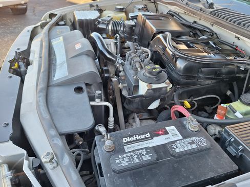 Used 2002 Ford Explorer XLT image 10