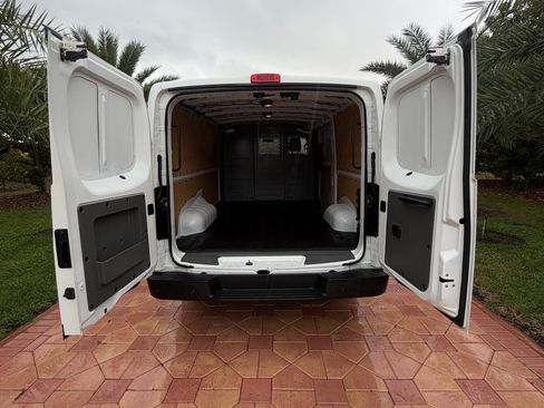 Used 2020 Nissan NV 2500 SV image 10