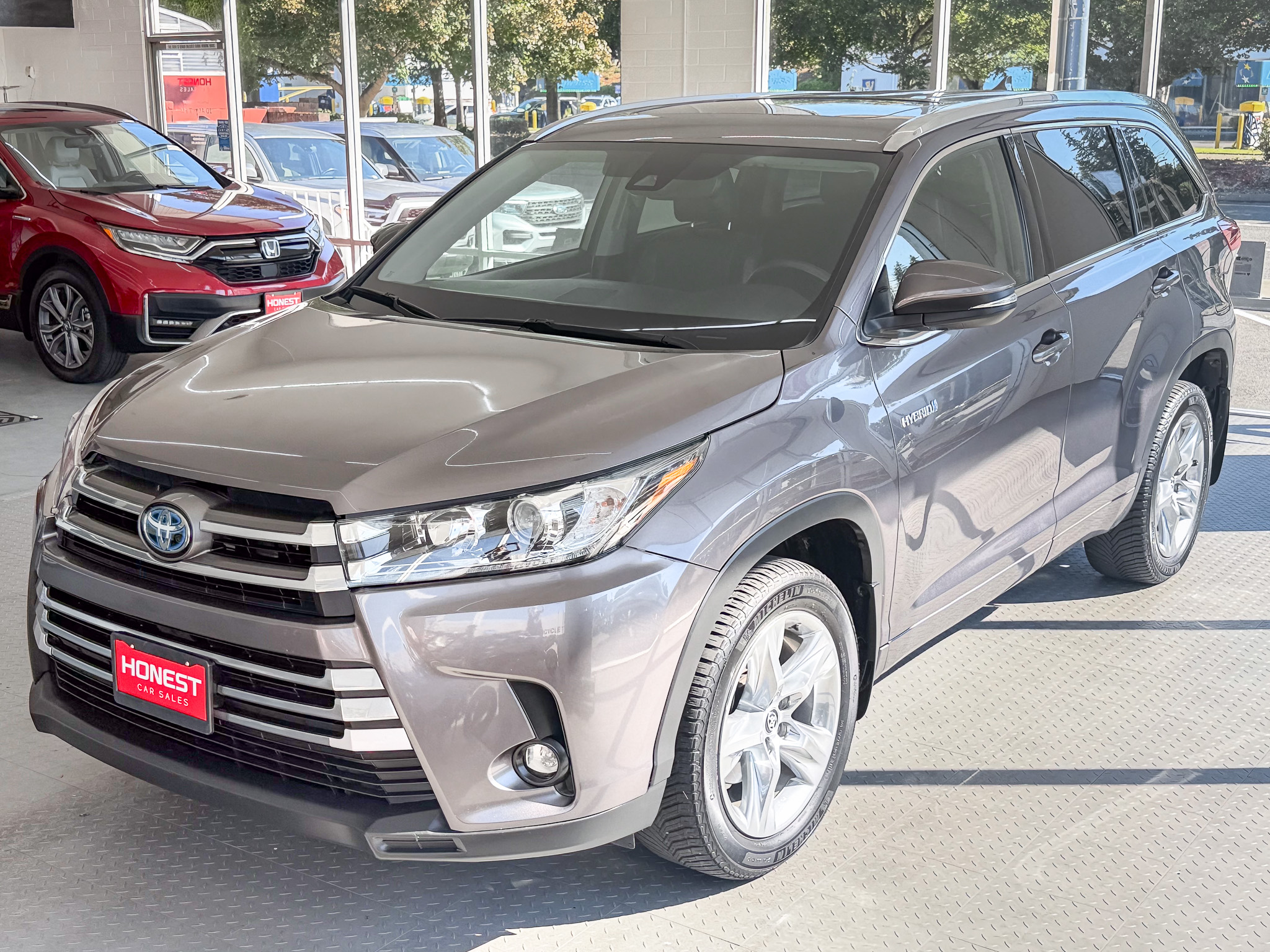 Used 2019 Toyota Highlander AWD Hybrid image 3