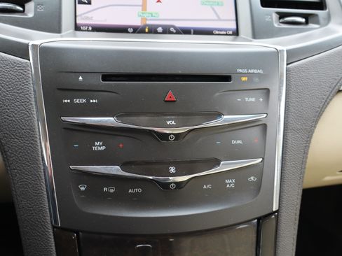 Used 2015 Lincoln MKS Elite image 29