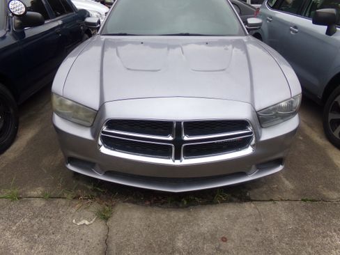 Used 2014 Dodge Charger SE image 2