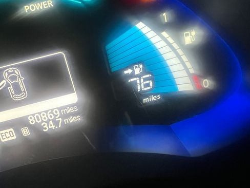 Used 2015 Nissan Leaf S image 18