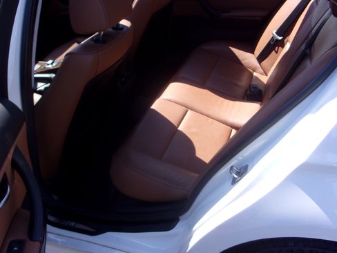 Used 2011 BMW 328i xDrive image 23