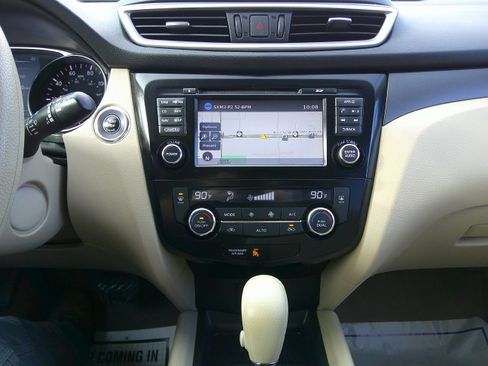 Used 2015 Nissan Rogue SV image 9