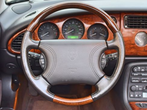 Used 2000 Jaguar XK8 image 24