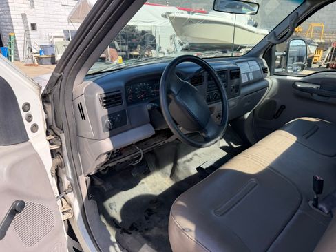 Used 2000 Ford F350 2WD Regular Cab DRW Super Duty image 12