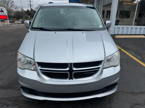 Used 2012 Dodge Grand Caravan SXT image 2