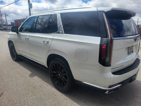 Used 2022 Cadillac Escalade Premium Luxury image 7