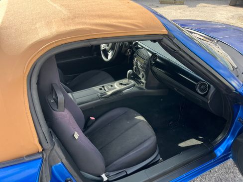 Used 2006 MAZDA MX-5 Miata image 8