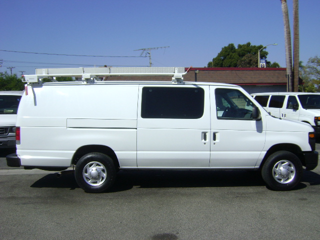 Used 2014 Ford E-350 and Econoline 350 Extended Super Duty RWD image 2