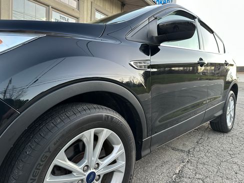 Used 2017 Ford Escape SE image 9