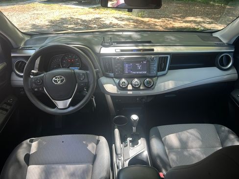 Used 2015 Toyota RAV4 AWD LE image 18