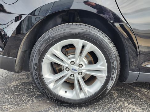 Used 2016 Ford Taurus SEL image 12