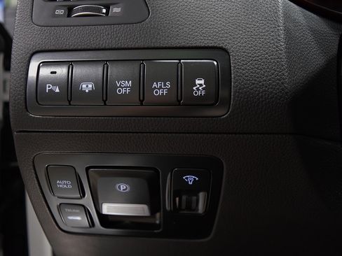 Used 2011 Hyundai Equus Signature RWD image 30
