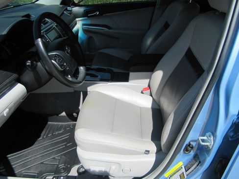 Used 2012 Toyota Camry Hybrid FWD image 13