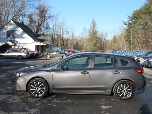 Used 2018 Subaru Impreza 2.0i Premium image 5