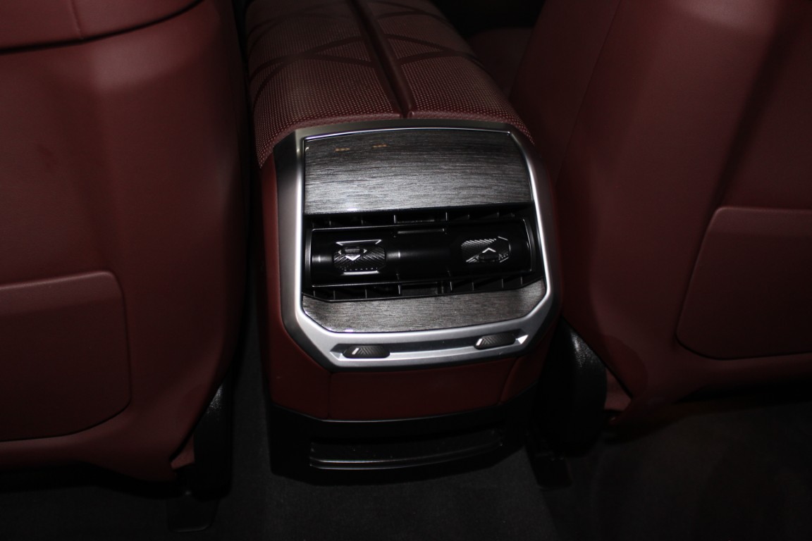 Used 2024 BMW i7 eDrive50 RWD image 46
