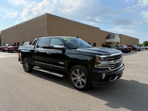 Used 2017 Chevrolet Silverado 1500 4x4 Crew Cab High Country image 2