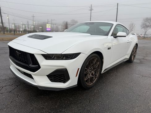 Used 2024 Ford Mustang GT Premium image 3
