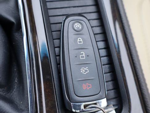 Used 2015 Lincoln MKS Elite image 33