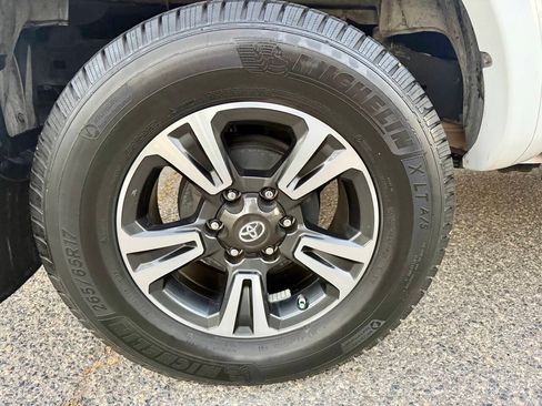 Used 2008 Toyota Tacoma TRD Off-Road Pickup 4D 5 ft RWD image 41