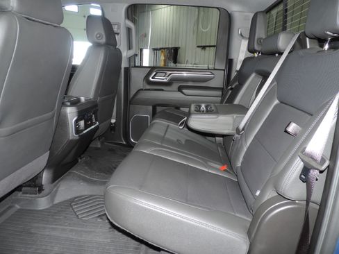 Used 2025 Chevrolet Silverado 3500 4x4 Crew Cab LTZ image 39