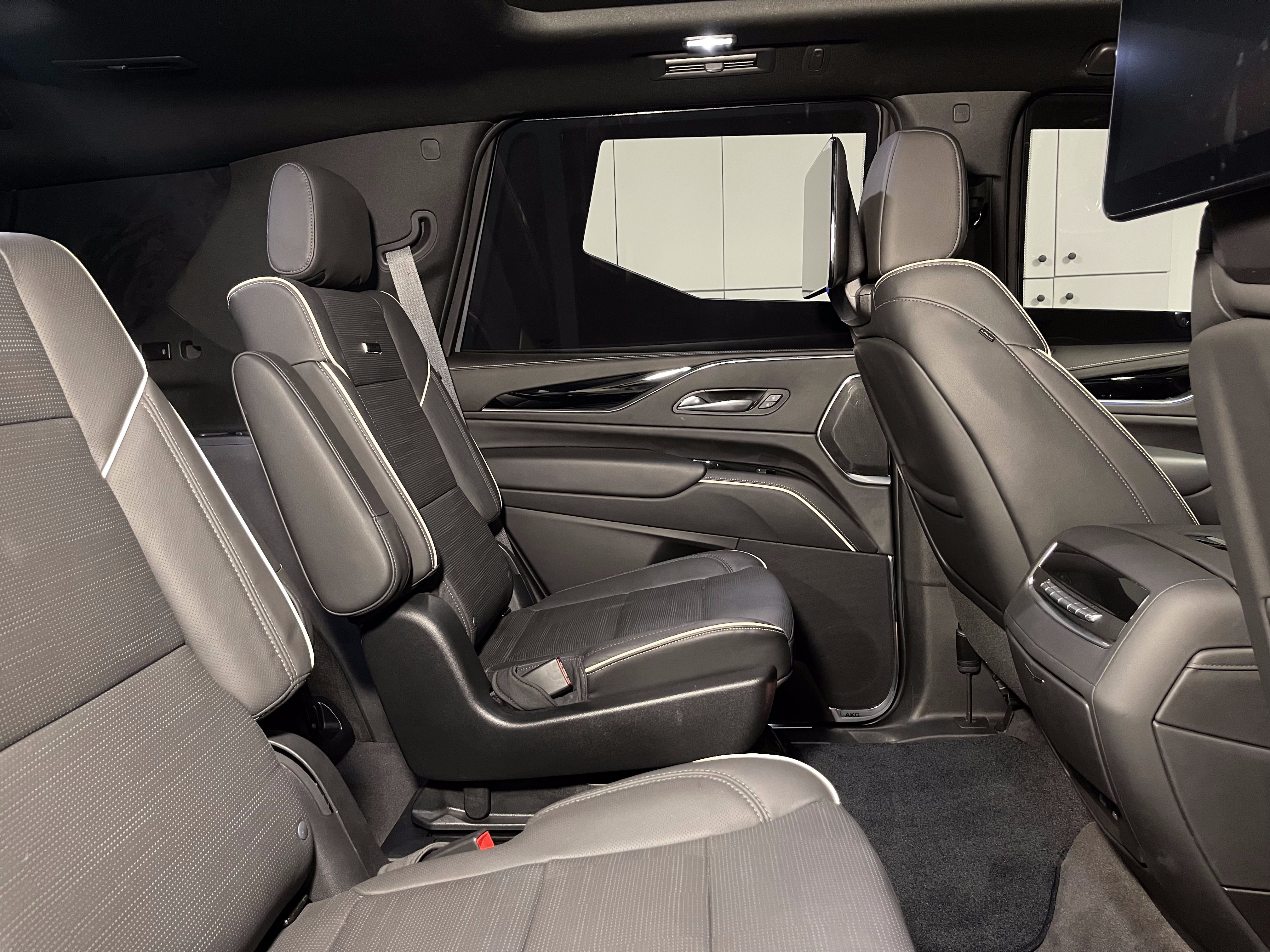 Used 2023 Cadillac Escalade Platinum Luxury AWD/4WD image 25