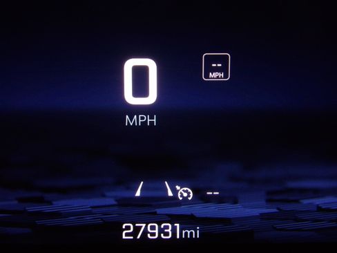 Used 2025 Chevrolet Suburban Z71 image 32