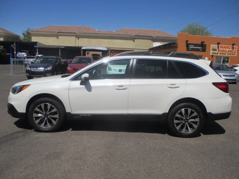 Used 2017 Subaru Outback 2.5i Limited AWD/4WD image 2