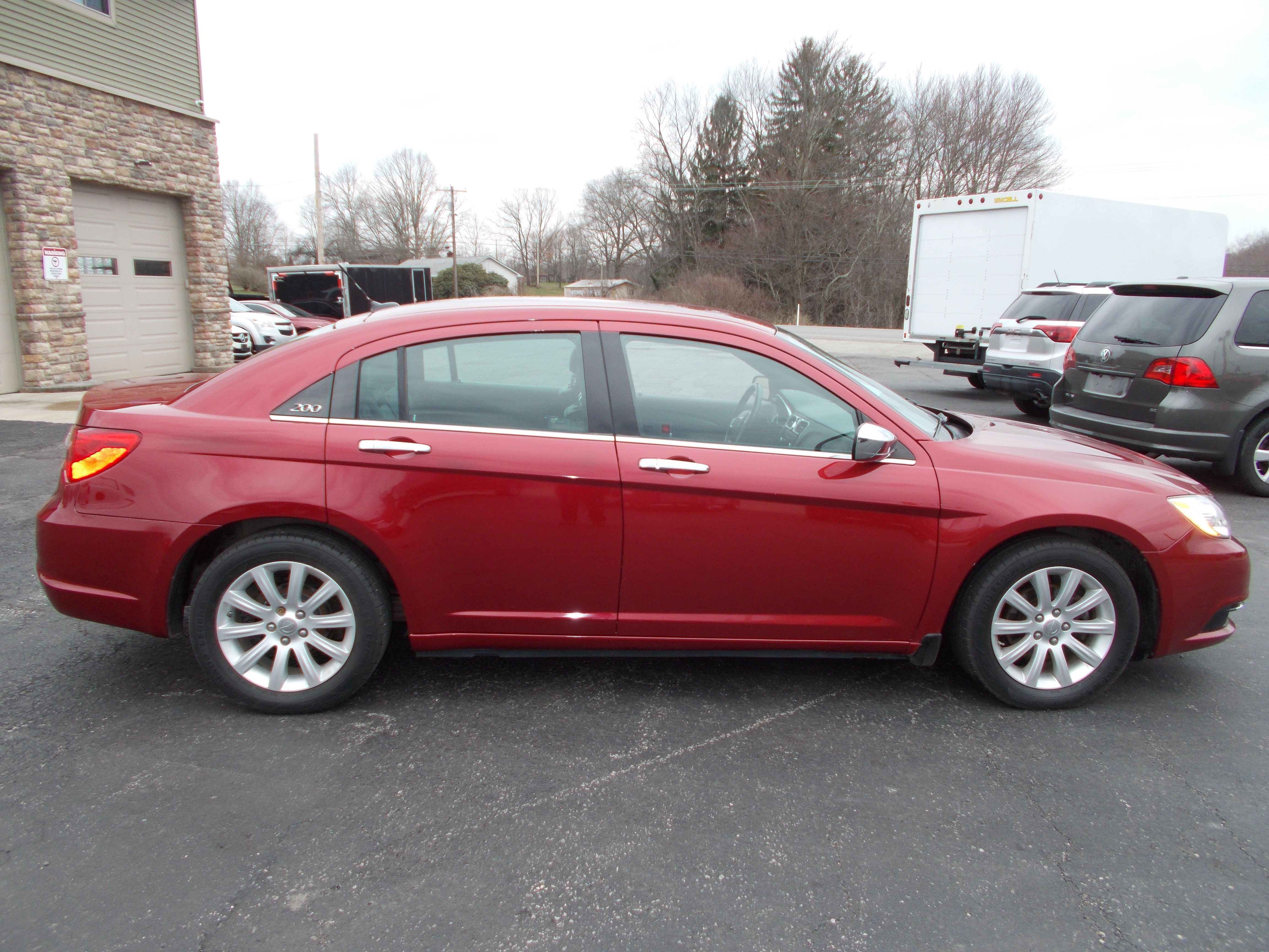 Used 2013 Chrysler 200 Limited FWD image 4