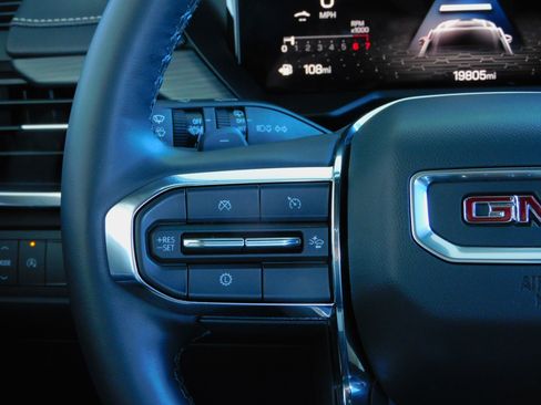 Used 2025 GMC Acadia Elevation image 26