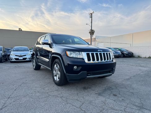 Used 2011 Jeep Grand Cherokee Limited image 11