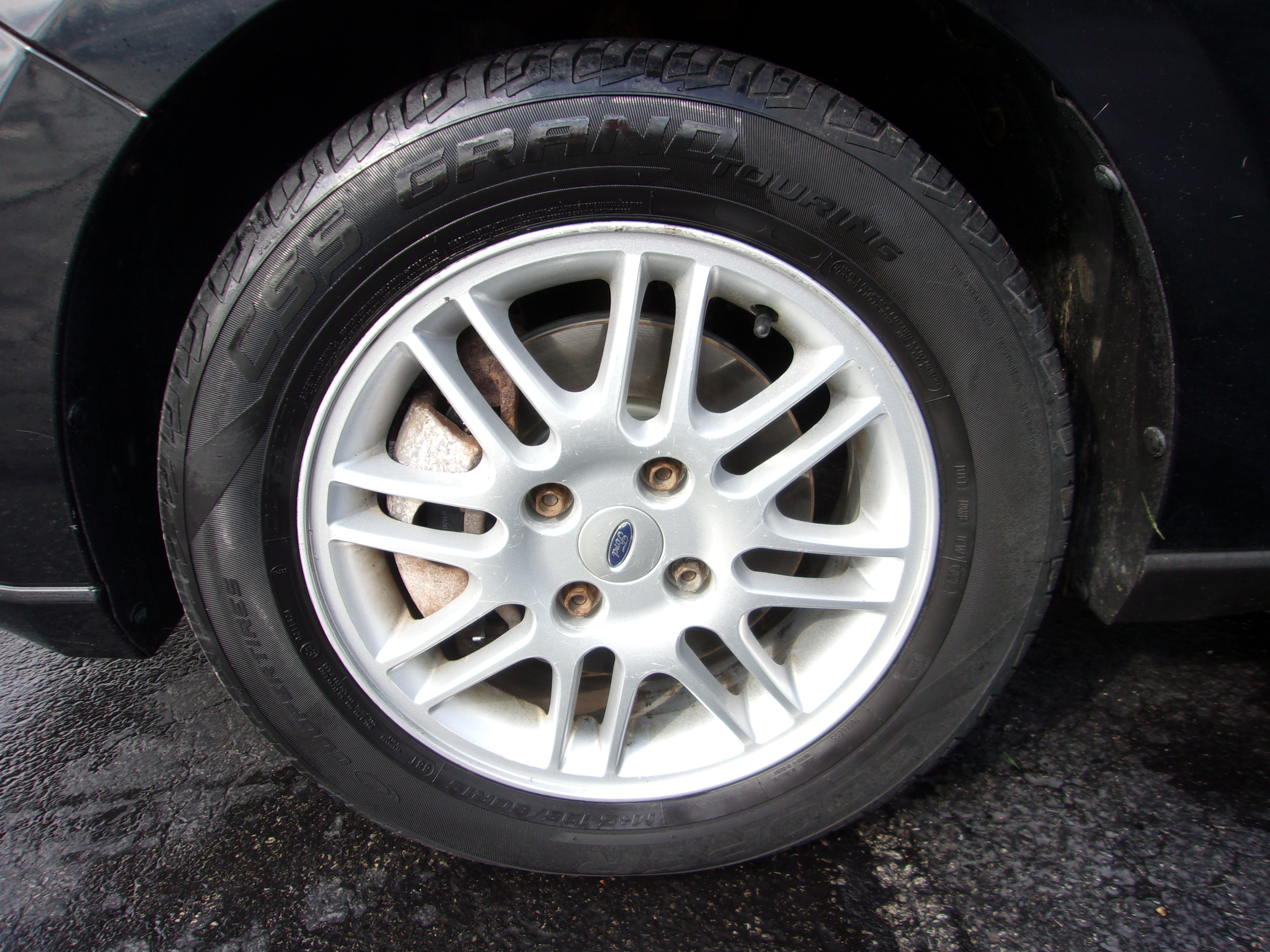 Used 2010 Ford Focus SE Sedan FWD image 9