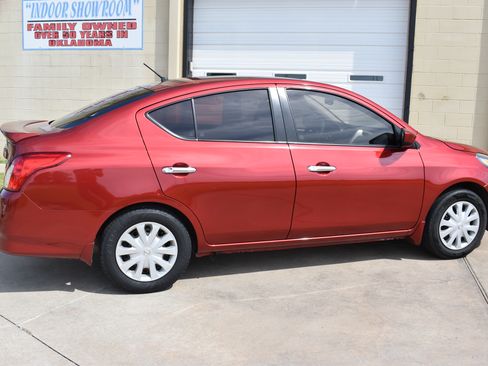 Used 2019 Nissan Versa SV FWD image 5