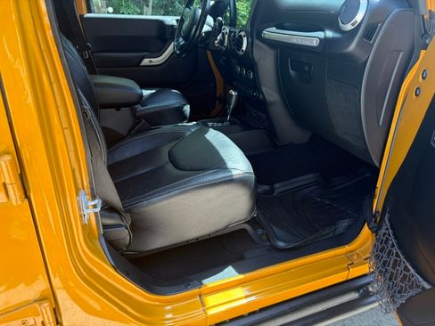 Used 2014 Jeep Wrangler 4WD Unlimited Sahara image 8