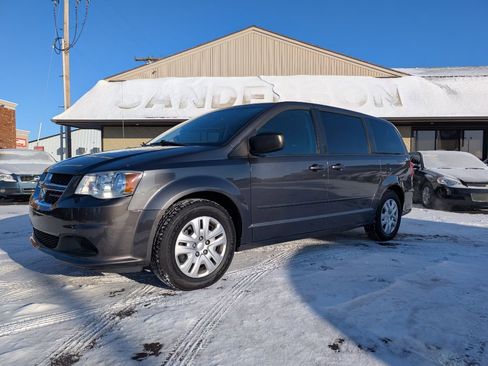 Used 2017 Dodge Grand Caravan SE image 1