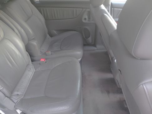 Used 2007 Toyota Sienna XLE image 10