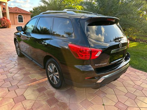 Used 2017 Nissan Pathfinder FWD image 5