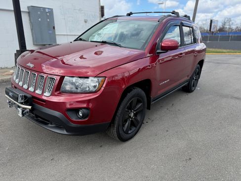 Used 2016 Jeep Compass Latitude image 3