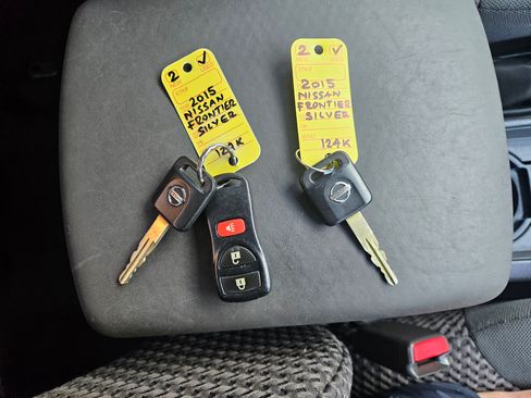 Used 2015 Nissan Frontier SV image 60