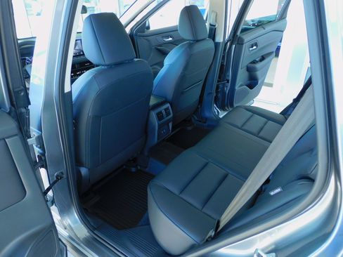 Used 2026 Nissan Rogue SV image 17