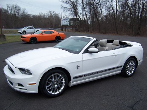 Used 2013 Ford Mustang Premium image 8